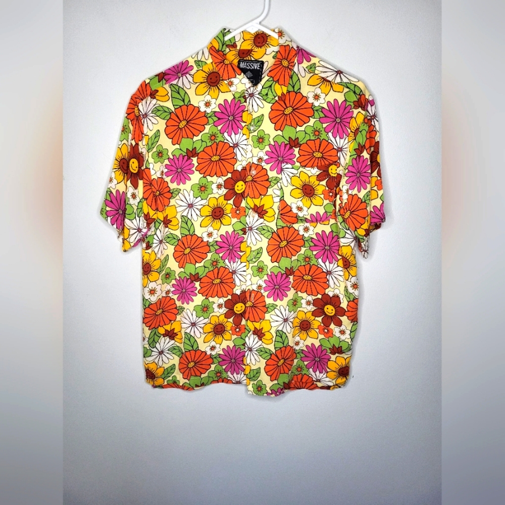 Massive Daisy Print Men's Size Sm Button Shirt Bright Multicolor Short S…